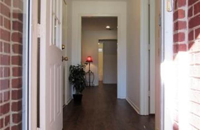 1600 W Hunt Street Gallery 4