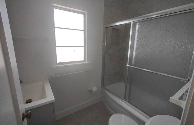 972 Apgar St photos photos