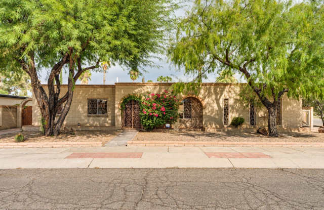 Great East Side Location 4 Bed/2 Bath Home photos photos