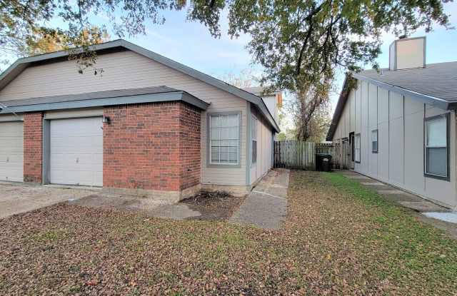 Lovely 2-story | 2-bedroom | 2-bath duplex | Balcony off Primary Bedroom! | Great location! photos photos