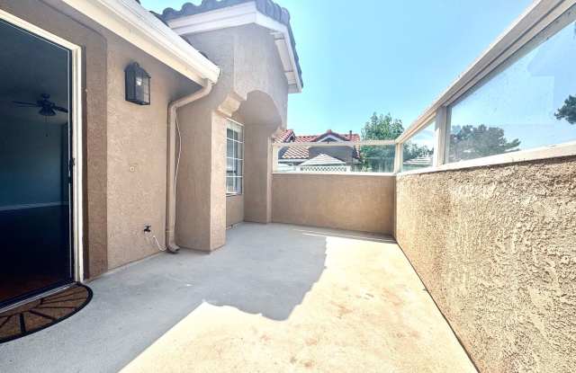 2 Bed, 2 Bath Upper End Unit in Beautiful Rancho Santa Margarita - 1 Vía Pariente, Rancho Santa Margarita, CA 92688