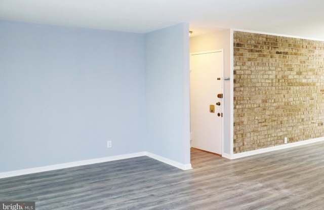 6030 WESTCHESTER PARK DRIVE Gallery 2