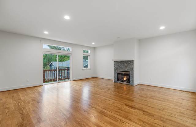 3 bedroom 3 bath 9 mo 12 mo or 18 mo term Gallery 4