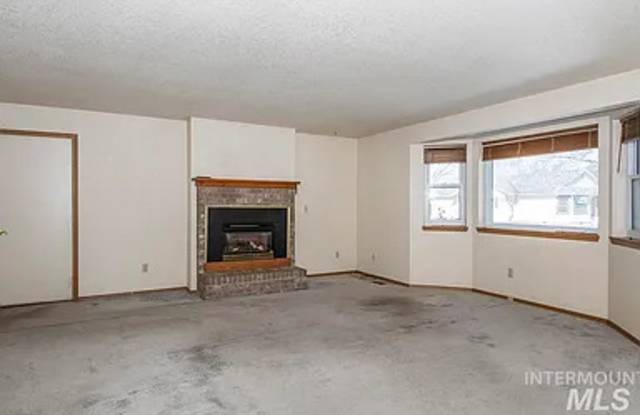 1505 East 10th Street North Gallery 4