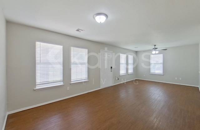 2010 Creekridge Drive Gallery 2