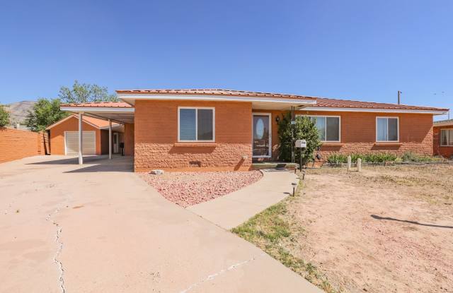Roomy 3 Bedroom Home with Two Living Spaces photos photos