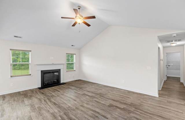 Beautiful home! Convenient to the city with all shopping! Gallery 4