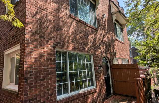 2 Bedroom 1.5 Bathroom Single Family Home with Bonus Room and Off Street Parking! (Perry North) photos photos