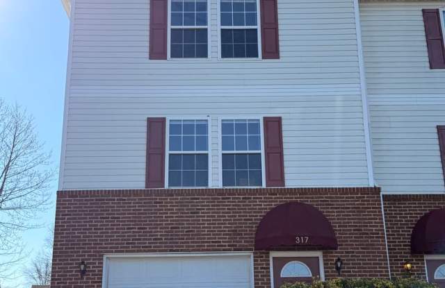 Beacon Hill Townhouse for Rent - 317 Emerson Lane, Harrisonburg, VA 22802