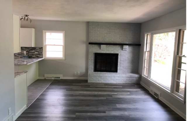 Updated 3 Bed Brick Home! Gallery 4