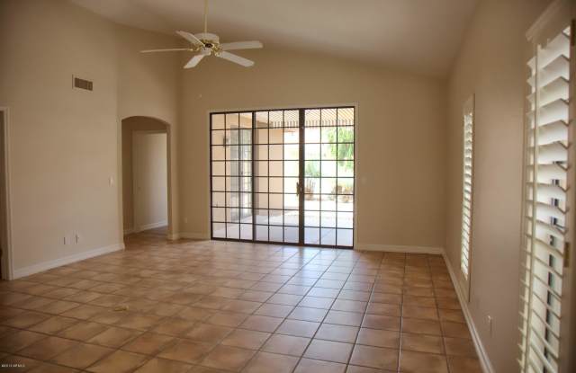 6330 E Claire Drive Gallery 2