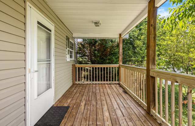 3-Bedroom Home in West Asheville with Fenced-In Yard photos photos 3-Bedroom Home in West Asheville with Fenced-In Yard photos photos