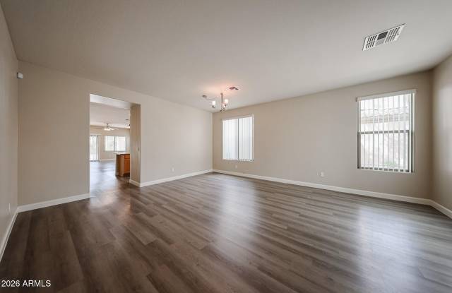 16183 W WINCHCOMB Drive Gallery 4