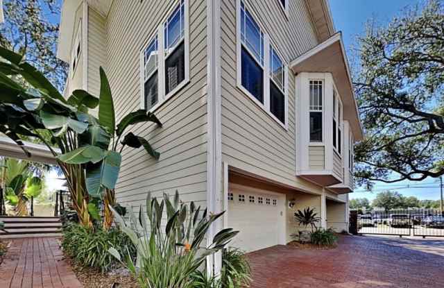 3315 W De Leon St photos photos