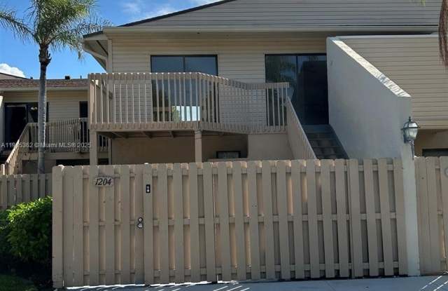 600 Executive Center Dr - 600 Executive Center Drive, West Palm Beach, FL 33401