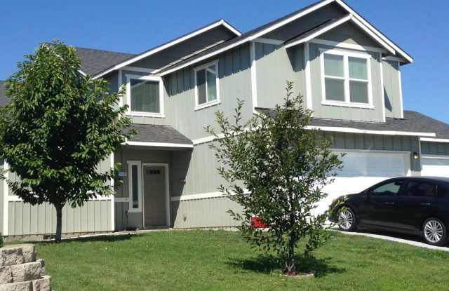 4 Bedroom home 3 car garage fenced yard photos photos