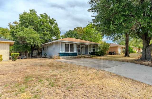 1406 Glendale - Greenville Gallery 1