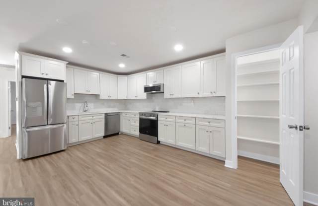 1746 WALDORF Court Gallery 2