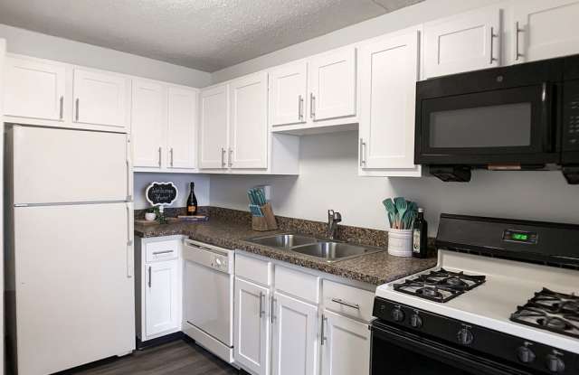 Pine Ridge Apartments Gallery 2
