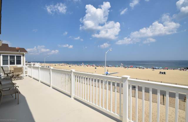 233 Beachfront Gallery 2