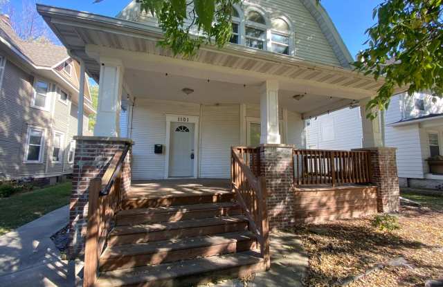 HUGE 6 Bedroom Home Near Drake University - 1101 26th Street, Des Moines, IA 50311