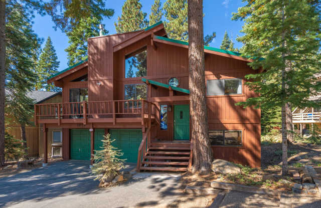 WINTER SKI LEASE: Hot Tub, Pet Friendly, Sleeps 10, Near Northstar Gallery 4