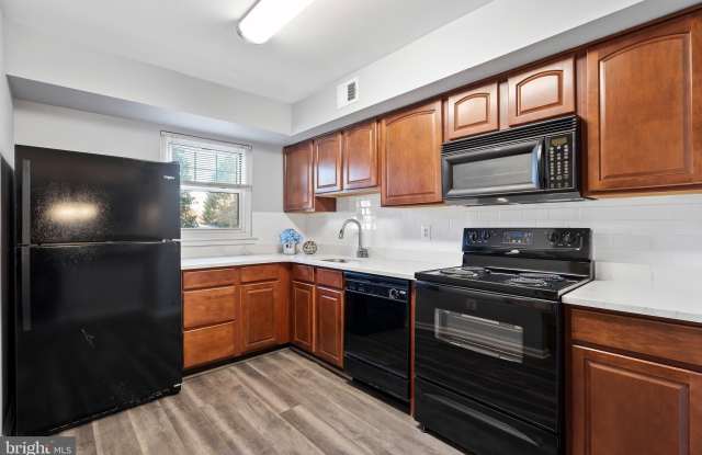 28 YORKTOWN COURT Gallery 2
