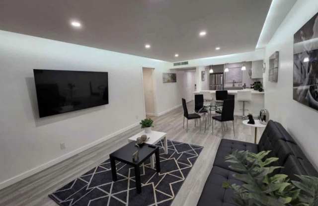 9430 Live Oak Place Gallery 2