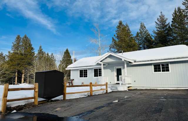 2 bedroom 2 bath cabin close to hiking and biking trails photos photos