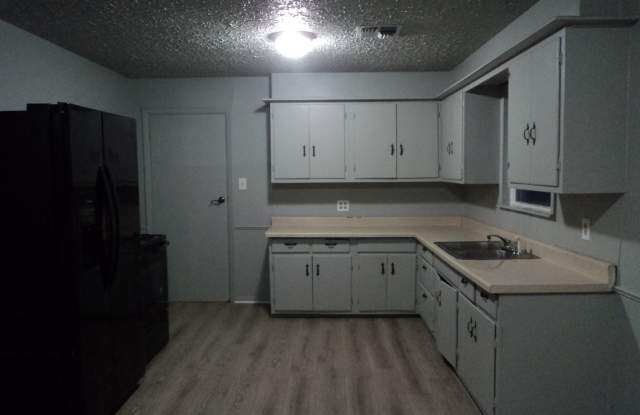 1215 SW E Ave Lawton Ok, 73501 photos photos