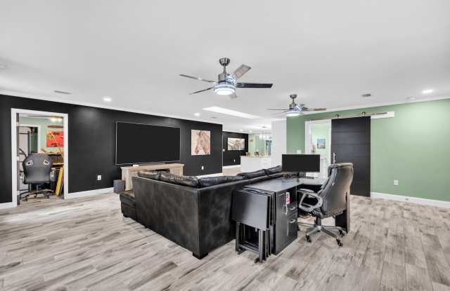 6 NE Bay Court Gallery 4