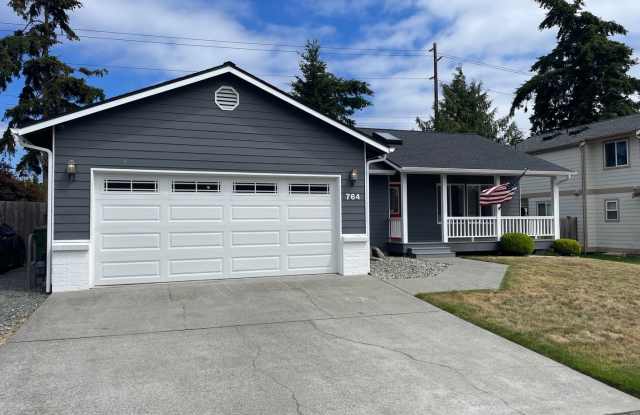 Modern Oak Harbor Living with a Fenced Backyard and Easy Commute photos photos Modern Oak Harbor Living with a Fenced Backyard and Easy Commute photos photos