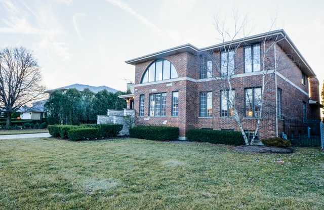 7238 North Kenneth Avenue Gallery 2