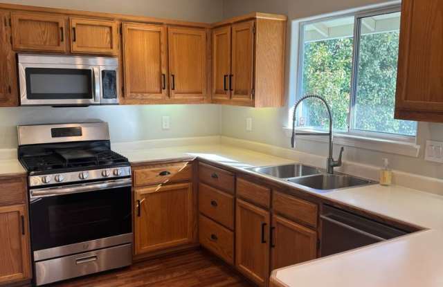 *VALENTINES DAY MOVE IN SPECIAL~MOVE IN BY 02/14/2026 TO RECEIVE $500 OFF FIRST MONTHS RENT  A FLAT SCREEN TV* photos photos