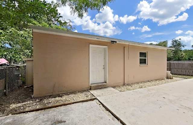 1514 E NORTH BAY Street Gallery 1