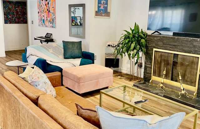 Charming 1BR plus office.  Duplex in Los Angeles Gallery 1