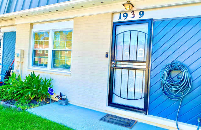 1939 Village Green Dr Gallery 3