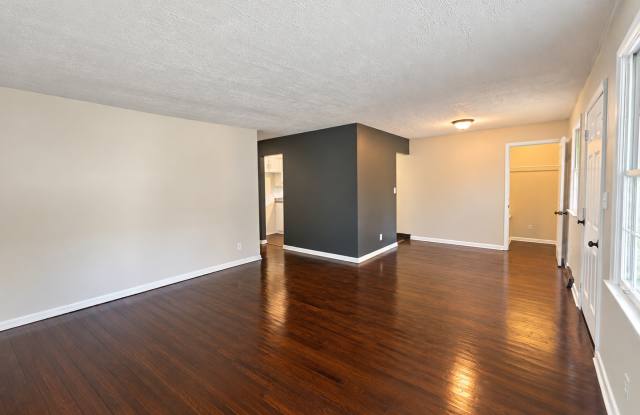 Move-In Ready 3BR Home with Newlyn Updated and with Fenced Yard Gallery 4