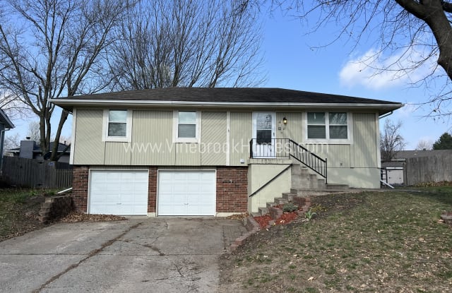 410 Se Jackson St - 410 Southeast Jackson Street, Lee's Summit, MO 64063