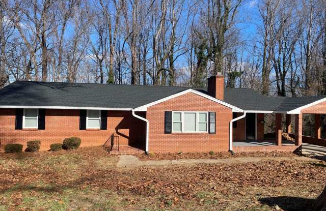 203 BEECHWOOD CIRCLE - 203 Beechwood Circle, Winston-Salem, NC 27105