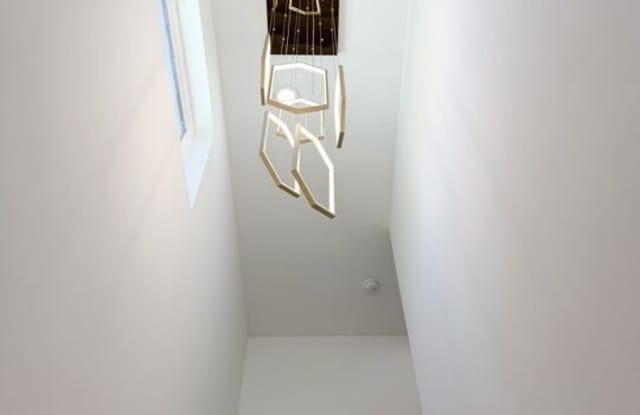 4627 Rosewood Ave Gallery 3