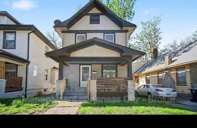 5243 Lyon Ave Gallery 1