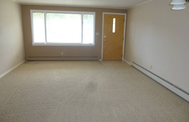 Columbia Falls 2 bed 1 bath deplux with attached garage Gallery 3