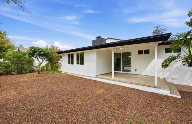 PRIVATE POOL!! Newly Renovated 6 Bed 3 Bath House On Gary! Gallery 2