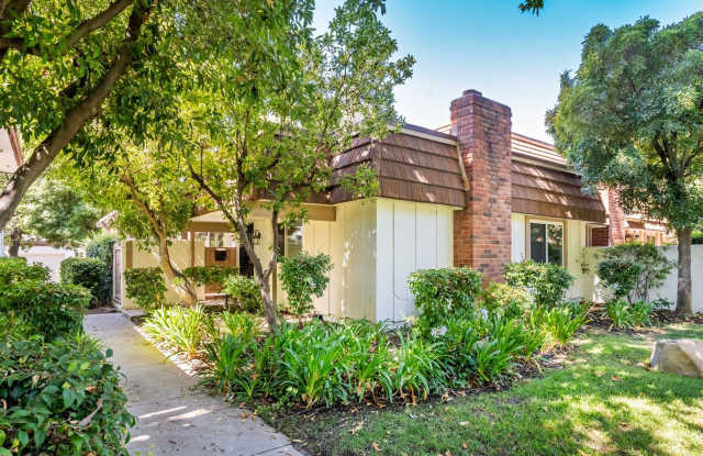 Updated 22 RockPointe next to the Green Belt - 10331 Larwin Avenue, Los Angeles, CA 91311