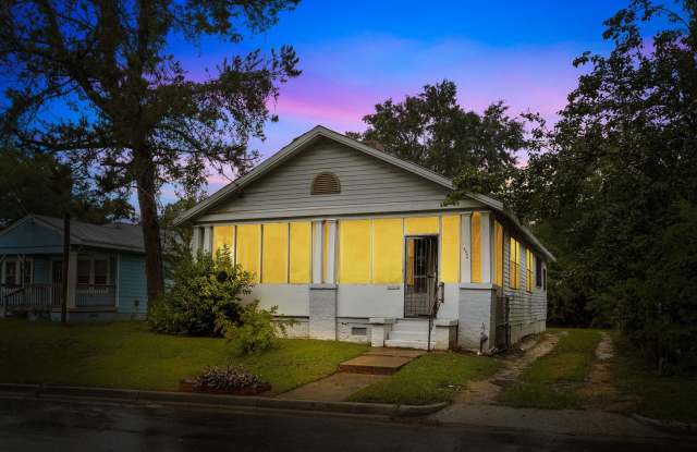 Charming 4 Bedroom, 2 Bathroom house photos photos