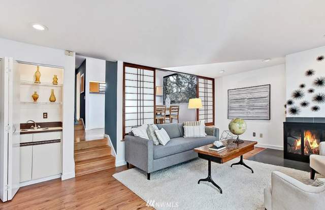 Capitol Hill 2-bedroom Condo photos photos