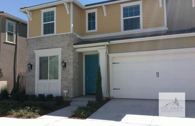 Beautiful 3 Bedroom Home in Harlan Ranch photos photos