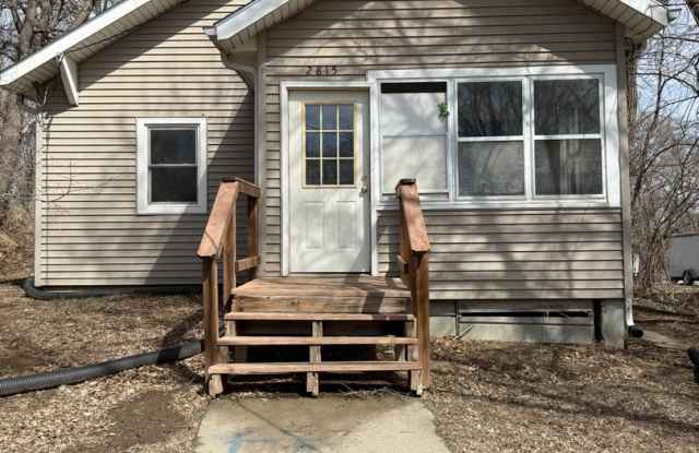 3 Bedroom 1 Bathroom House for Rent - 2815 Edmunds Avenue, Sioux City, IA 51103