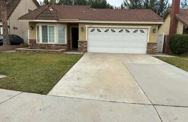 3 Bedrooms with big backyard photos photos 3 Bedrooms with big backyard photos photos